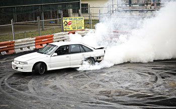 信息轰炸在线使用免费